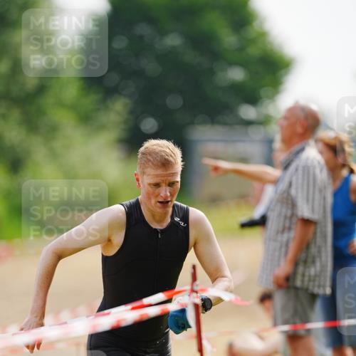 21.06.2026 - 29. Vierlanden-Triathlon LAZAROV Photography http://msf.ph/oto/9862300 21.06.2026 09:16:37 Schwimmen 236, 243, 277 meine-sportfotos.de