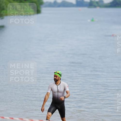 21.06.2026 - 29. Vierlanden-Triathlon LAZAROV Photography http://msf.ph/oto/9862374 21.06.2026 09:21:27 Schwimmen  meine-sportfotos.de
