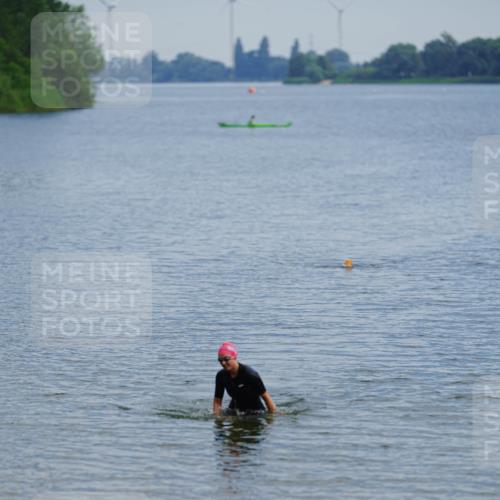 21.06.2026 - 29. Vierlanden-Triathlon LAZAROV Photography http://msf.ph/oto/9862419 21.06.2026 09:22:45 Schwimmen  meine-sportfotos.de
