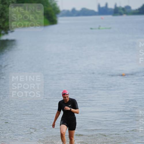 21.06.2026 - 29. Vierlanden-Triathlon LAZAROV Photography http://msf.ph/oto/9862429 21.06.2026 09:22:53 Schwimmen  meine-sportfotos.de