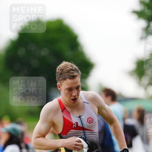 21.06.2026 - 29. Vierlanden-Triathlon LAZAROV Photography http://msf.ph/oto/9862636 21.06.2026 09:56:10 Schwimmen 329, 381, 389 meine-sportfotos.de