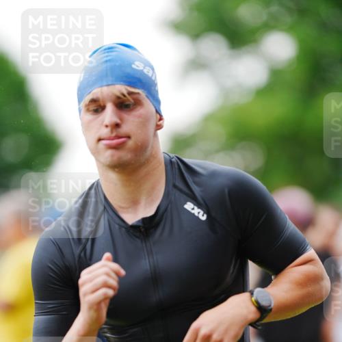 21.06.2026 - 29. Vierlanden-Triathlon LAZAROV Photography http://msf.ph/oto/9862644 21.06.2026 09:56:13 Schwimmen 329, 381, 389 meine-sportfotos.de