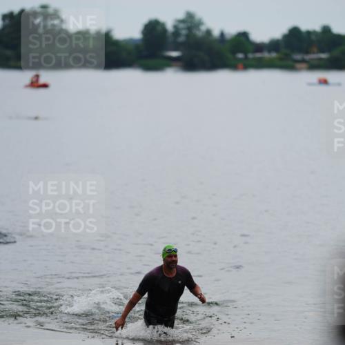 21.06.2026 - 29. Vierlanden-Triathlon LAZAROV Photography http://msf.ph/oto/9862706 21.06.2026 10:04:05 Schwimmen 454 meine-sportfotos.de