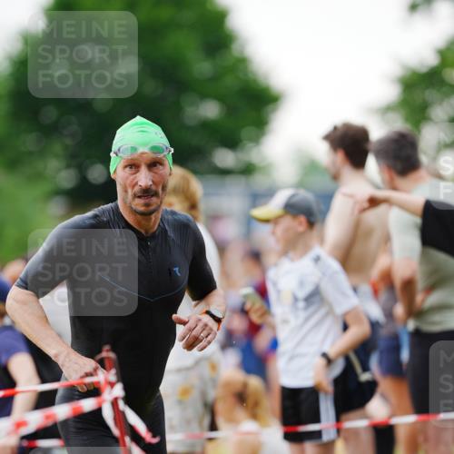 21.06.2026 - 29. Vierlanden-Triathlon LAZAROV Photography http://msf.ph/oto/9862730 21.06.2026 10:05:14 Schwimmen 431 meine-sportfotos.de