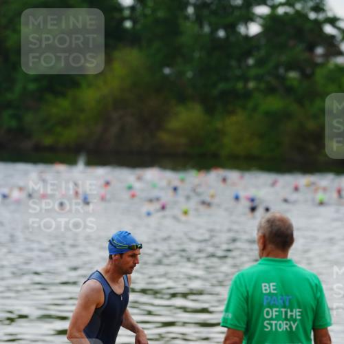 21.06.2026 - 29. Vierlanden-Triathlon LAZAROV Photography http://msf.ph/oto/9862734 21.06.2026 10:05:36 Schwimmen 429, 448 meine-sportfotos.de