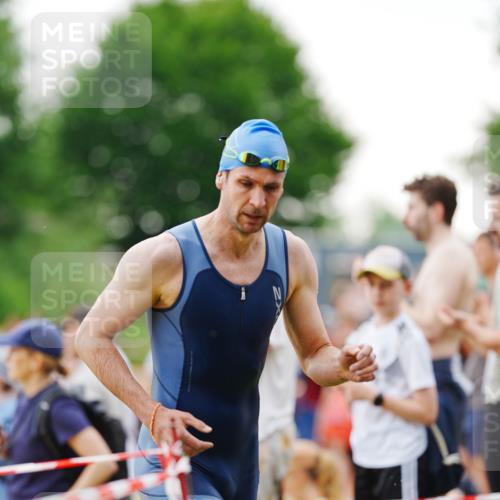 21.06.2026 - 29. Vierlanden-Triathlon LAZAROV Photography http://msf.ph/oto/9862740 21.06.2026 10:05:41 Schwimmen 395, 414, 429, 448 meine-sportfotos.de