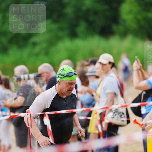 21.06.2026 - 29. Vierlanden-Triathlon LAZAROV Photography http://msf.ph/oto/9862912 21.06.2026 10:11:09 Schwimmen 411, 461 meine-sportfotos.de