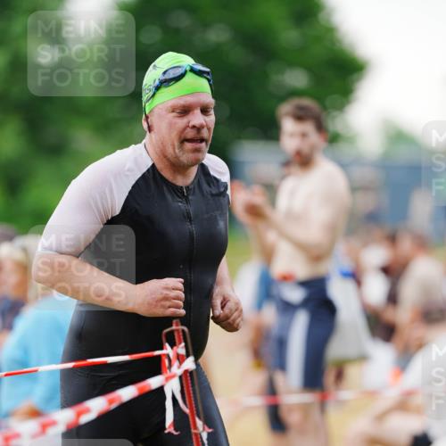 21.06.2026 - 29. Vierlanden-Triathlon LAZAROV Photography http://msf.ph/oto/9862914 21.06.2026 10:11:10 Schwimmen 411, 461 meine-sportfotos.de
