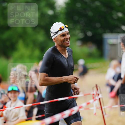 21.06.2026 - 29. Vierlanden-Triathlon LAZAROV Photography http://msf.ph/oto/9862921 21.06.2026 10:11:40 Schwimmen 402, 404, 426, 463 meine-sportfotos.de