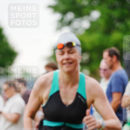 21.06.2026 - 29. Vierlanden-Triathlon LAZAROV Photography http://msf.ph/oto/9862999 21.06.2026 10:15:32 Schwimmen 496, 584, 614, 621 meine-sportfotos.de