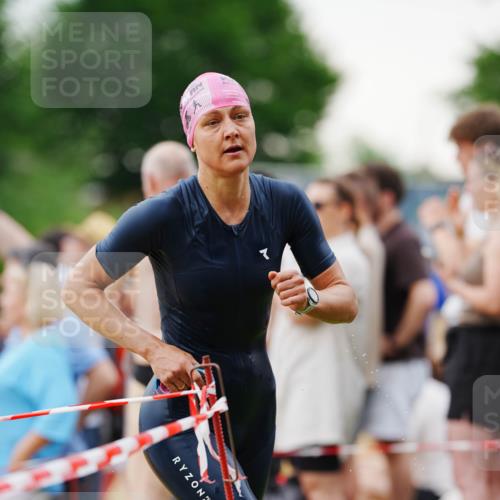 21.06.2026 - 29. Vierlanden-Triathlon LAZAROV Photography http://msf.ph/oto/9863016 21.06.2026 10:16:01 Schwimmen 552, 562, 587 meine-sportfotos.de