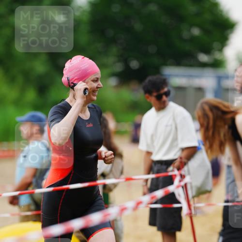 21.06.2026 - 29. Vierlanden-Triathlon LAZAROV Photography http://msf.ph/oto/9863129 21.06.2026 10:18:21 Schwimmen 494, 592, 618 meine-sportfotos.de