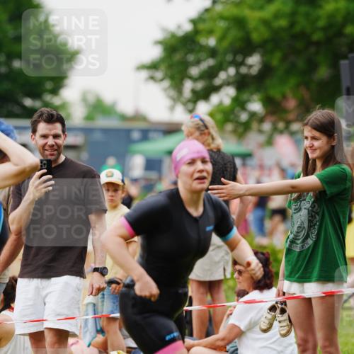 21.06.2026 - 29. Vierlanden-Triathlon LAZAROV Photography http://msf.ph/oto/9863284 21.06.2026 10:24:03 Schwimmen 560, 589, 611 meine-sportfotos.de