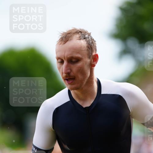 21.06.2026 - 29. Vierlanden-Triathlon LAZAROV Photography http://msf.ph/oto/9863306 21.06.2026 10:52:36 Schwimmen 639, 677 meine-sportfotos.de