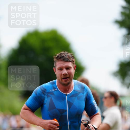 21.06.2026 - 29. Vierlanden-Triathlon LAZAROV Photography http://msf.ph/oto/9863308 21.06.2026 10:52:39 Schwimmen 639, 677 meine-sportfotos.de
