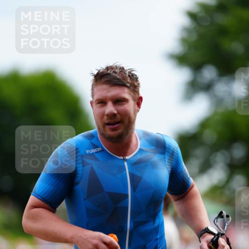 21.06.2026 - 29. Vierlanden-Triathlon LAZAROV Photography http://msf.ph/oto/9863309 21.06.2026 10:52:40 Schwimmen 639, 677 meine-sportfotos.de