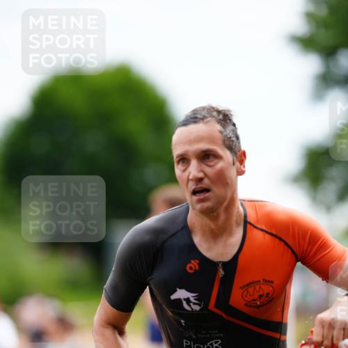 21.06.2026 - 29. Vierlanden-Triathlon LAZAROV Photography http://msf.ph/oto/9863322 21.06.2026 10:54:46 Schwimmen 667, 704 meine-sportfotos.de