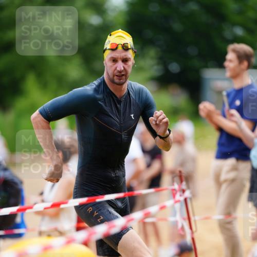 21.06.2026 - 29. Vierlanden-Triathlon LAZAROV Photography http://msf.ph/oto/9863333 21.06.2026 10:55:35 Schwimmen 637, 686, 742 meine-sportfotos.de