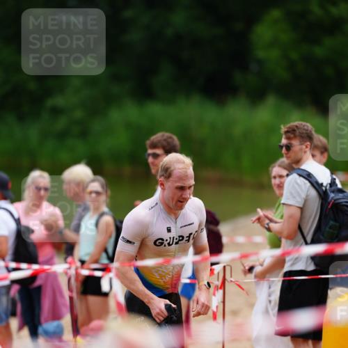 21.06.2026 - 29. Vierlanden-Triathlon LAZAROV Photography http://msf.ph/oto/9863359 21.06.2026 10:56:35 Schwimmen 654 meine-sportfotos.de