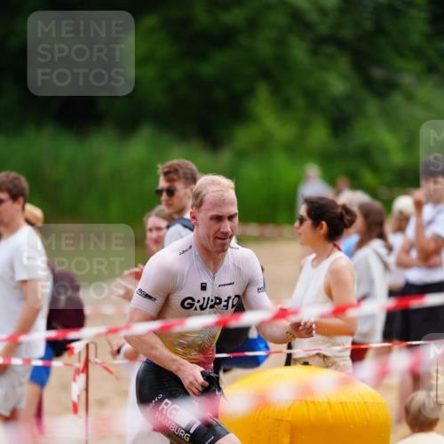21.06.2026 - 29. Vierlanden-Triathlon LAZAROV Photography http://msf.ph/oto/9863360 21.06.2026 10:56:35 Schwimmen 654 meine-sportfotos.de