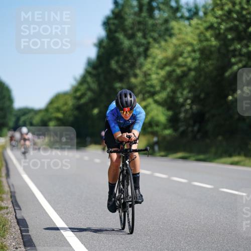 21.06.2026 - Viking Triathlon Michael Burmester http://msf.ph/oto/9863752 21.06.2026 11:41:06 Radfahren 26, 96, 136, 247, 287, 287, 317, 467, 467, 658 meine-sportfotos.de