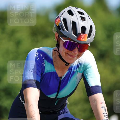 21.06.2026 - Viking Triathlon Michael Burmester http://msf.ph/oto/9864041 21.06.2026 11:45:42 Radfahren 8, 46, 60, 111, 123, 138, 186, 227, 438, 495, 532, 541, 562 meine-sportfotos.de