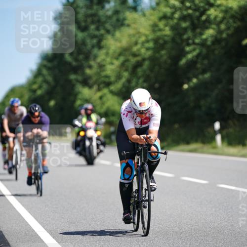 21.06.2026 - Viking Triathlon Michael Burmester http://msf.ph/oto/9864077 21.06.2026 11:45:54 Radfahren 39, 46, 60, 111, 123, 138, 186, 186, 212, 227, 227, 245, 495, 532, 532, 541, 562, 615 meine-sportfotos.de
