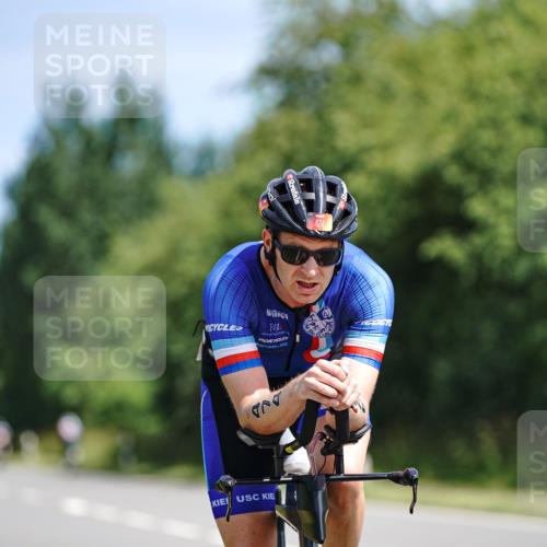 21.06.2026 - Viking Triathlon Michael Burmester http://msf.ph/oto/9864379 21.06.2026 11:48:06 Radfahren 37, 97, 189, 340, 427, 474, 559, 601, 651, 663 meine-sportfotos.de