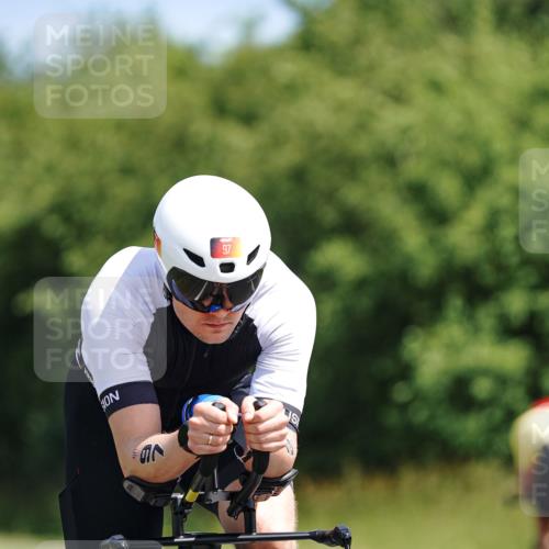 21.06.2026 - Viking Triathlon Michael Burmester http://msf.ph/oto/9864398 21.06.2026 11:48:21 Radfahren 34, 45, 97, 125, 125, 150, 150, 188, 197, 250, 303, 327, 340, 434, 485, 553, 553, 616, 622, 622, 651, 651, 652, 663, 665, 669 meine-sportfotos.de