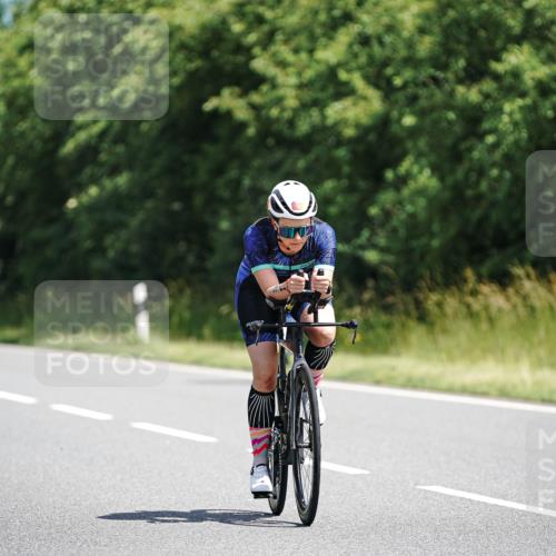 21.06.2026 - Viking Triathlon Michael Burmester http://msf.ph/oto/9864780 21.06.2026 11:50:30 Radfahren 33, 76, 88, 92, 107, 151, 174, 229, 272, 297, 351, 376, 385, 414, 422, 512, 557, 574, 618, 641, 641 meine-sportfotos.de