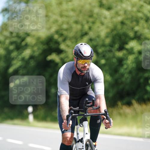 21.06.2026 - Viking Triathlon Michael Burmester http://msf.ph/oto/9864795 21.06.2026 11:50:34 Radfahren 33, 88, 92, 106, 107, 151, 174, 195, 229, 297, 351, 376, 385, 414, 422, 512, 557, 574, 618, 641, 641 meine-sportfotos.de