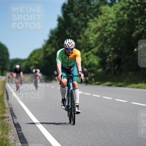 21.06.2026 - Viking Triathlon Michael Burmester http://msf.ph/oto/9864814 21.06.2026 11:50:37 Radfahren 33, 88, 92, 106, 107, 151, 174, 195, 229, 351, 376, 385, 414, 422, 512, 557, 574, 618, 641, 641, 647 meine-sportfotos.de