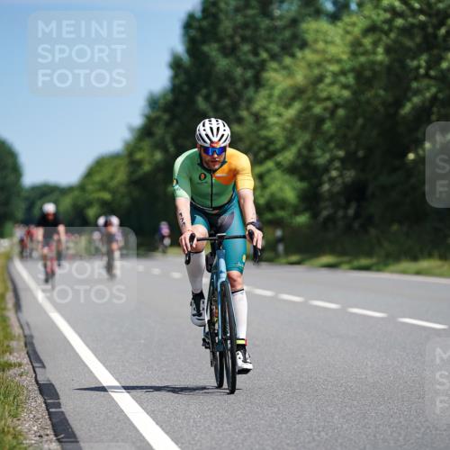 21.06.2026 - Viking Triathlon Michael Burmester http://msf.ph/oto/9864818 21.06.2026 11:50:37 Radfahren 33, 88, 92, 106, 107, 151, 174, 195, 229, 351, 376, 385, 414, 422, 512, 557, 574, 618, 641, 641, 647 meine-sportfotos.de
