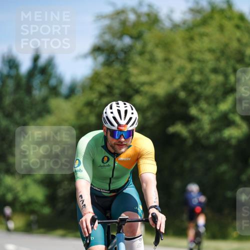 21.06.2026 - Viking Triathlon Michael Burmester http://msf.ph/oto/9864825 21.06.2026 11:50:38 Radfahren 33, 88, 92, 106, 107, 151, 174, 195, 229, 351, 376, 385, 414, 422, 512, 557, 574, 618, 641, 641, 647 meine-sportfotos.de
