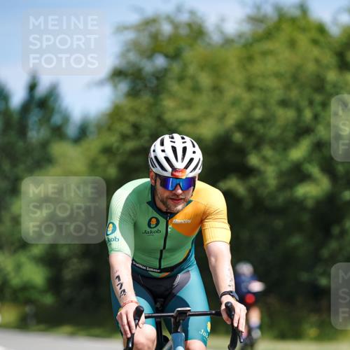 21.06.2026 - Viking Triathlon Michael Burmester http://msf.ph/oto/9864828 21.06.2026 11:50:38 Radfahren 33, 88, 92, 106, 107, 151, 174, 195, 229, 351, 376, 385, 414, 422, 512, 557, 574, 618, 641, 641, 647 meine-sportfotos.de