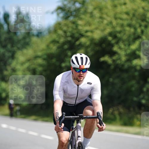 21.06.2026 - Viking Triathlon Michael Burmester http://msf.ph/oto/9865248 21.06.2026 11:54:19 Radfahren 81, 114, 143, 209, 234, 243, 264, 265, 309, 347, 392, 417, 447, 530, 579, 662, 662 meine-sportfotos.de