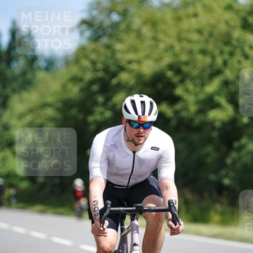 21.06.2026 - Viking Triathlon Michael Burmester http://msf.ph/oto/9865250 21.06.2026 11:54:19 Radfahren 81, 114, 143, 209, 234, 243, 264, 265, 309, 347, 392, 417, 447, 530, 579, 662, 662 meine-sportfotos.de
