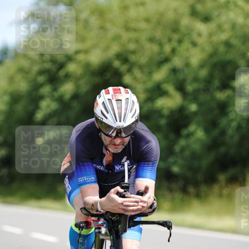 21.06.2026 - Viking Triathlon Michael Burmester http://msf.ph/oto/9865332 21.06.2026 11:56:19 Radfahren 18, 131, 133, 321, 334, 341, 405, 432, 436, 436, 470, 487, 506, 533, 533 meine-sportfotos.de
