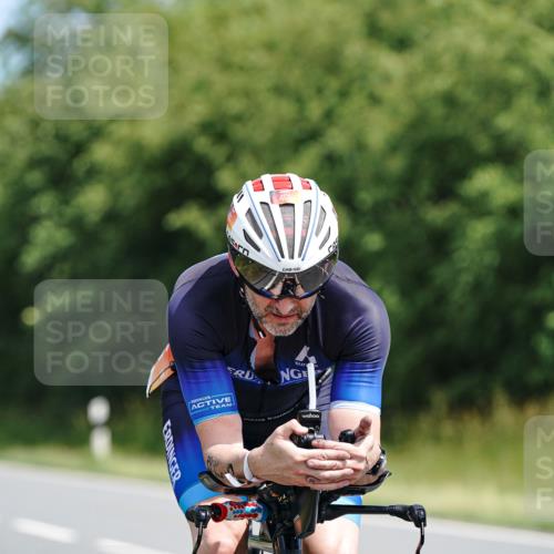 21.06.2026 - Viking Triathlon Michael Burmester http://msf.ph/oto/9865335 21.06.2026 11:56:20 Radfahren 18, 131, 133, 321, 334, 341, 405, 432, 436, 436, 470, 487, 506, 533, 533 meine-sportfotos.de