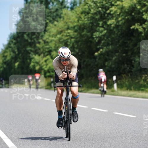 21.06.2026 - Viking Triathlon Michael Burmester http://msf.ph/oto/9865375 21.06.2026 11:57:07 Radfahren 25, 134, 137, 158, 190, 225, 253, 344, 369, 388, 449, 469, 547, 630, 630 meine-sportfotos.de