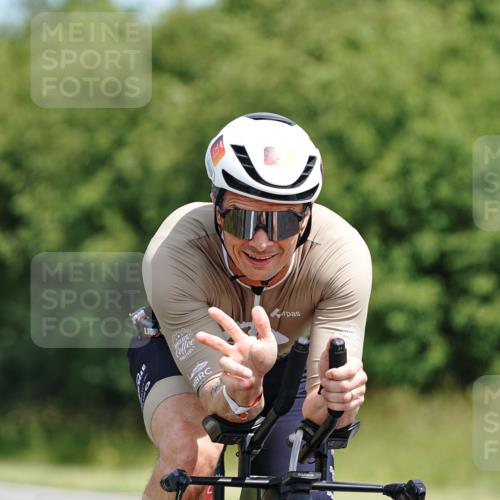 21.06.2026 - Viking Triathlon Michael Burmester http://msf.ph/oto/9865381 21.06.2026 11:57:09 Radfahren 25, 134, 137, 158, 190, 225, 253, 344, 369, 388, 449, 469, 547, 630, 630 meine-sportfotos.de