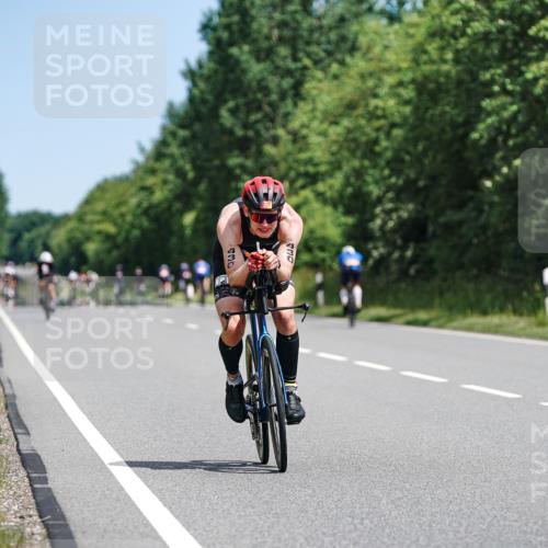 21.06.2026 - Viking Triathlon Michael Burmester http://msf.ph/oto/9865431 21.06.2026 11:58:08 Radfahren 48, 54, 192, 192, 221, 275, 430, 453, 605, 654, 667 meine-sportfotos.de