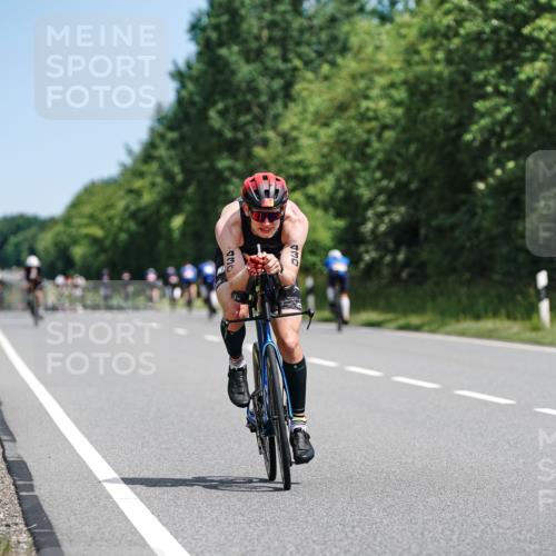 21.06.2026 - Viking Triathlon Michael Burmester http://msf.ph/oto/9865434 21.06.2026 11:58:08 Radfahren 48, 54, 192, 192, 221, 275, 430, 453, 605, 654, 667 meine-sportfotos.de