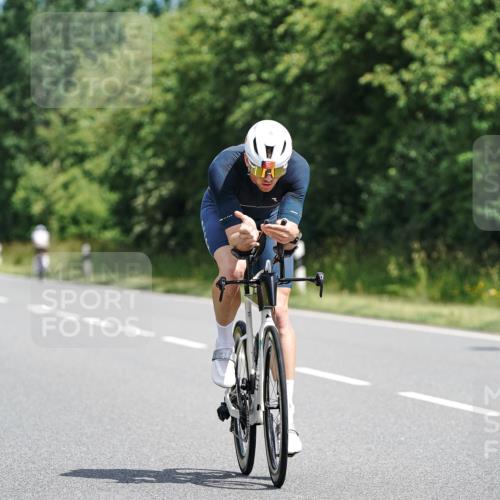 21.06.2026 - Viking Triathlon Michael Burmester http://msf.ph/oto/9865457 21.06.2026 11:58:28 Radfahren 5, 36, 36, 48, 139, 164, 192, 208, 208, 221, 223, 232, 251, 278, 312, 353, 358, 466, 494, 517, 563, 635, 654 meine-sportfotos.de