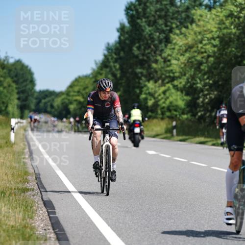 21.06.2026 - Viking Triathlon Michael Burmester http://msf.ph/oto/9865504 21.06.2026 11:58:50 Radfahren 31, 36, 105, 139, 208, 230, 230, 278, 310, 330, 358, 362, 371, 375, 551, 635, 635, 638 meine-sportfotos.de