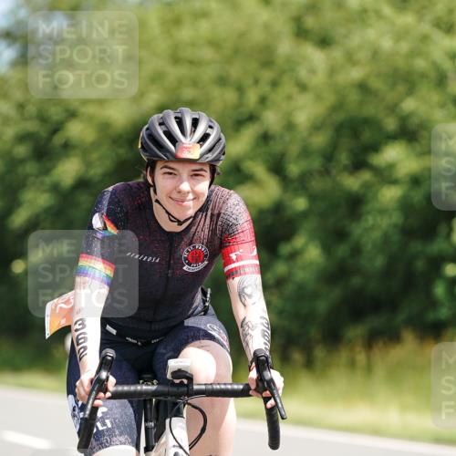 21.06.2026 - Viking Triathlon Michael Burmester http://msf.ph/oto/9865522 21.06.2026 11:58:52 Radfahren 31, 105, 139, 208, 230, 230, 310, 330, 358, 362, 371, 375, 444, 531, 551, 635, 635, 638 meine-sportfotos.de