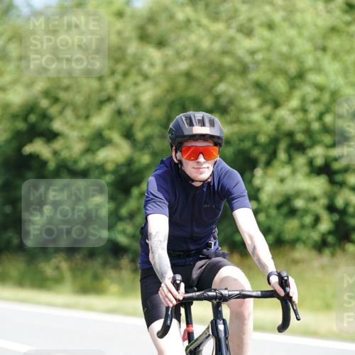21.06.2026 - Viking Triathlon Michael Burmester http://msf.ph/oto/9865810 21.06.2026 12:01:22 Radfahren 13, 171, 390, 472, 540, 548, 555, 646, 648 meine-sportfotos.de