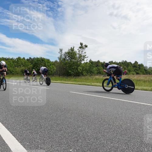 21.06.2026 - Viking Triathlon Michael Burmester http://msf.ph/oto/9865974 21.06.2026 11:21:32 Radfahren 24, 40, 43, 51, 76, 76, 82, 171, 203, 285, 298, 328, 365, 427, 433, 648 meine-sportfotos.de