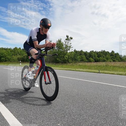21.06.2026 - Viking Triathlon Michael Burmester http://msf.ph/oto/9866014 21.06.2026 11:21:56 Radfahren 26, 92, 178, 194, 205, 269, 603, 640, 652 meine-sportfotos.de