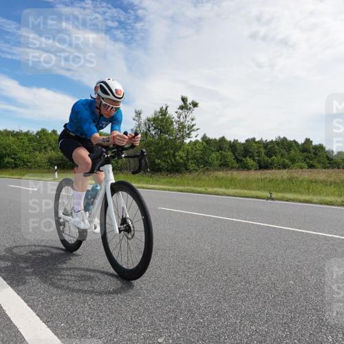 21.06.2026 - Viking Triathlon Michael Burmester http://msf.ph/oto/9866018 21.06.2026 11:21:58 Radfahren 26, 92, 178, 194, 205, 269, 603, 652 meine-sportfotos.de